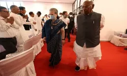 बदला कांग्रेस का संविधान- CWC में युवाओं महिलाओं समेत इन्हें आरक्षण बदला कांग्रेस का संविधान- CWC में युवाओं महिलाओं समेत इन्हें आरक्षण