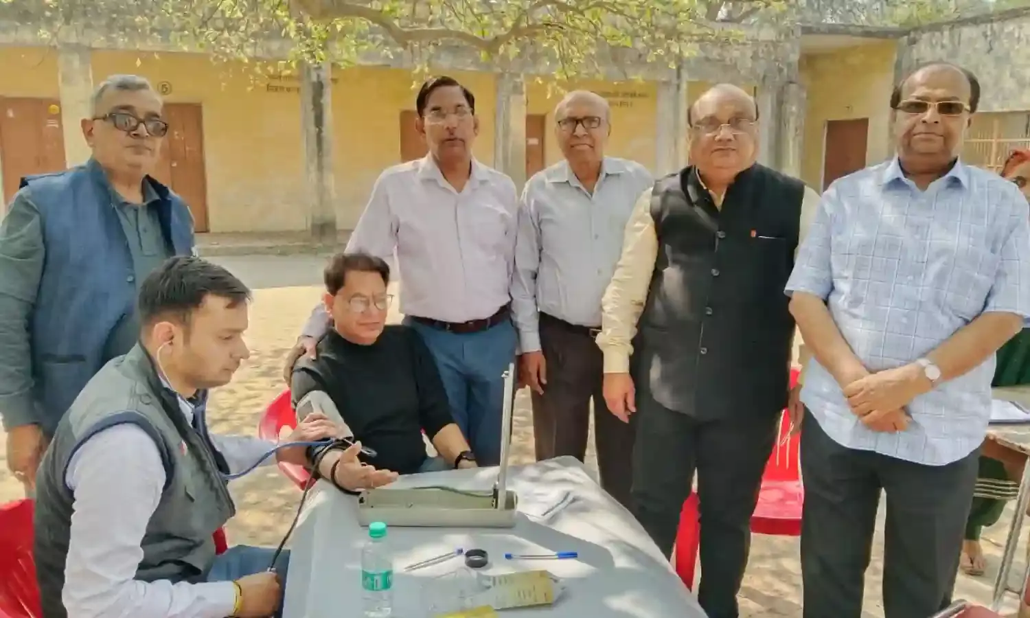 शिविर में हुई नेत्रों की मुफ्त जांच- सैकड़ों ऑपरेशन के लिए चयनित