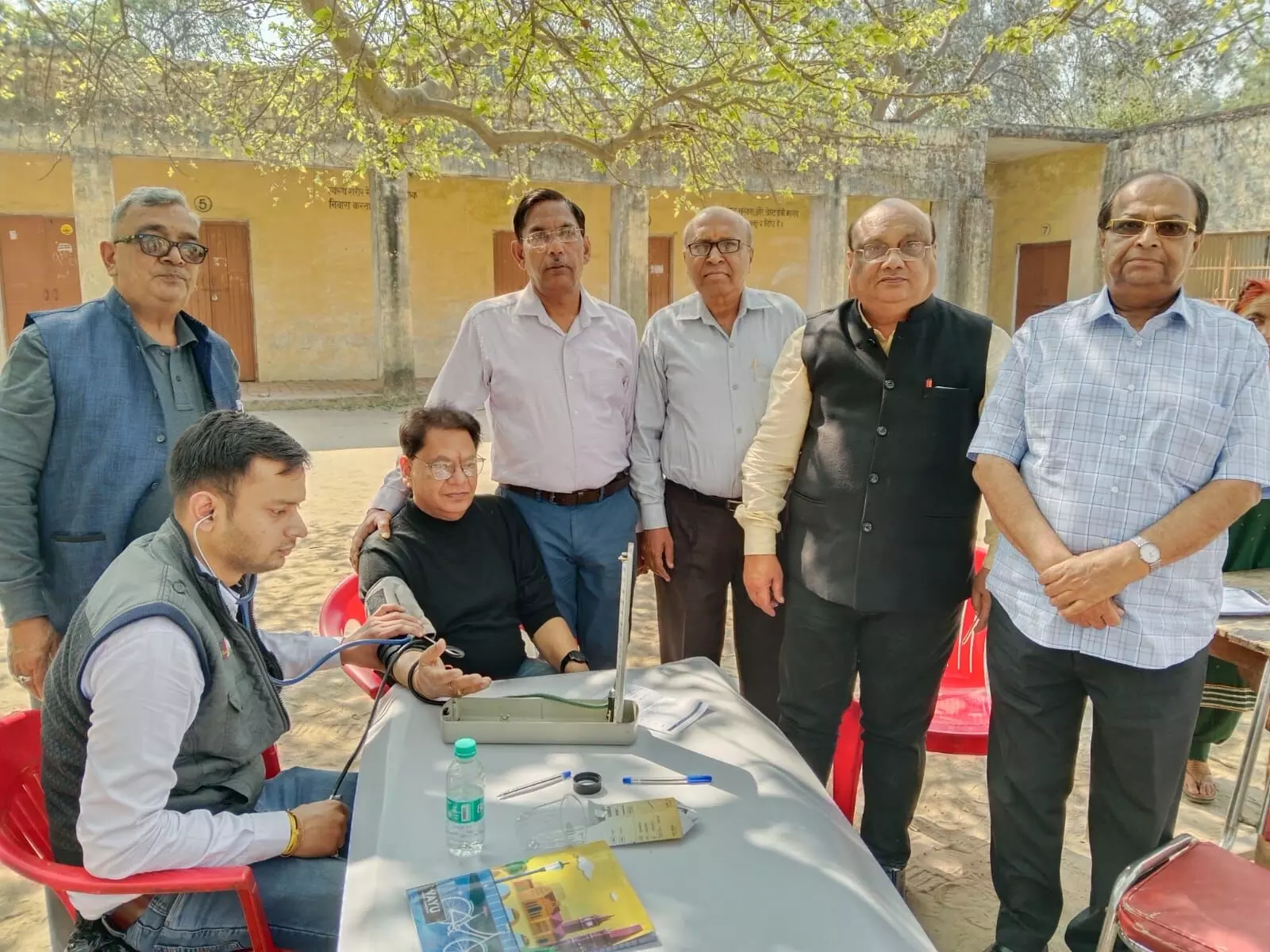 शिविर में हुई नेत्रों की मुफ्त जांच- सैकड़ों ऑपरेशन के लिए चयनित