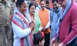 मॉर्निंग वाक पर निकले सीएम ने की खेत की जुताई- लिया फीडबैक मॉर्निंग वाक पर निकले सीएम ने की खेत की जुताई- लिया फीडबैक