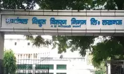 बिजली विभाग का घूसखोर जेई सस्पेंड- मांग रहा था 5 लाख की रिश्वत बिजली विभाग का घूसखोर जेई सस्पेंड- मांग रहा था 5 लाख की रिश्वत