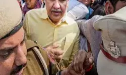 अदालत में पेश मनीष सिसोदिया की सीबीआई ने मांगी 5 दिन की रिमांड अदालत में पेश मनीष सिसोदिया की सीबीआई ने मांगी 5 दिन की रिमांड