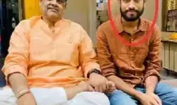 उमेश पाल शूटआउट पर अब फोटो वार- अखिलेश संग दिखाई फोटो तो.. उमेश पाल शूटआउट पर अब फोटो वार- अखिलेश संग दिखाई फोटो तो..