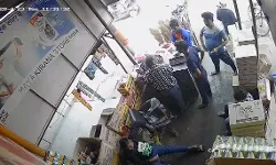 चौकी से चंद कदम दूर दुकान से गरीब की साइकिल चोरी- सीसीटीवी में कैद चौकी से चंद कदम दूर दुकान से गरीब की साइकिल चोरी- सीसीटीवी में कैद