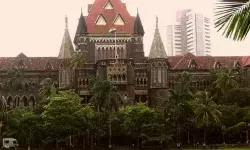 बोली हाईकोर्ट- लड़की का हाथ पकड़ कर प्यार का इजहार छेड़छाड़ नहीं! बोली हाईकोर्ट- लड़की का हाथ पकड़ कर प्यार का इजहार छेड़छाड़ नहीं!