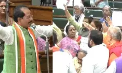 विधानसभा में भारी हंगामा- विधायकों ने उठाई कुर्सियां- लहराई तख्तियां विधानसभा में भारी हंगामा- विधायकों ने उठाई कुर्सियां- लहराई तख्तियां