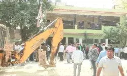 अतीक के एक और करीबी का आशियाना मिट्टी में मिला अतीक के एक और करीबी का आशियाना मिट्टी में मिला