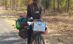 जल, जंगल और जमीन को बचाने के लिए निकल पड़ा युवक जल, जंगल और जमीन को बचाने के लिए निकल पड़ा युवक