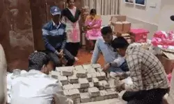 बीजेपी एमएलए का बेटा 40 लाख की रिश्वत लेते गिरफ्तार- पिता बोले.. बीजेपी एमएलए का बेटा 40 लाख की रिश्वत लेते गिरफ्तार- पिता बोले..