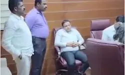 बेटे की रिश्वतखोरी की पिता पर पड़ी मार- बीजेपी एमएलए ने छोड़ा पद बेटे की रिश्वतखोरी की पिता पर पड़ी मार- बीजेपी एमएलए ने छोड़ा पद