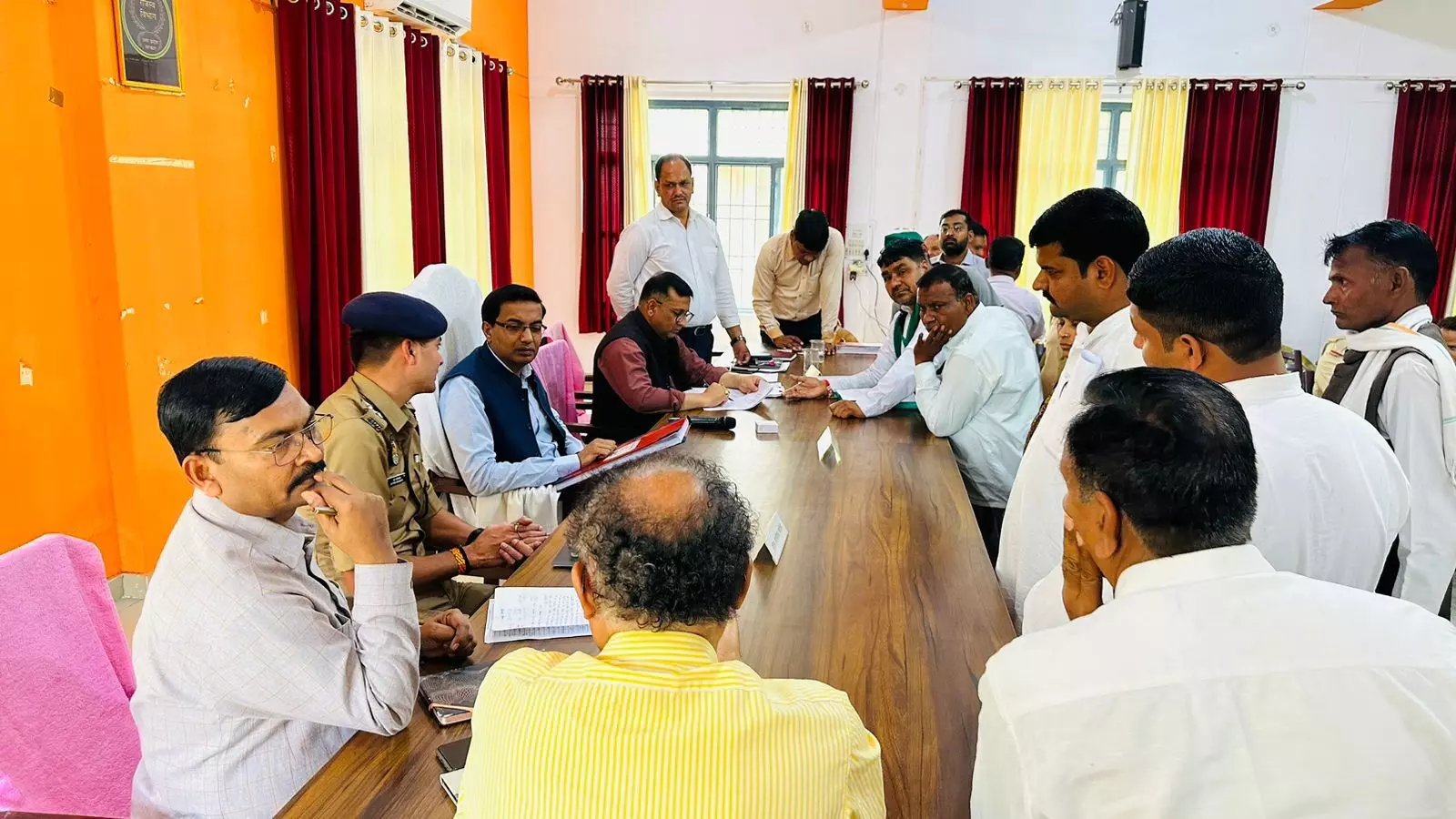 मण्डलायुक्त ने सम्पूर्ण समाधान दिवस प्रतिभाग कर समस्याओं को सुना मण्डलायुक्त ने सम्पूर्ण समाधान दिवस प्रतिभाग कर समस्याओं को सुना