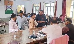 संपूर्ण समाधान दिवस में एडीएम को फरियादियों ने सुनाया अपना दुखड़ा संपूर्ण समाधान दिवस में एडीएम को फरियादियों ने सुनाया अपना दुखड़ा