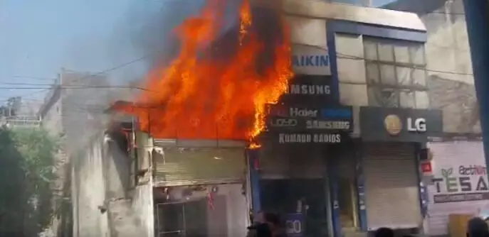 दो दुकानों में लगी आग- लाखो की संपत्ति जलकर हुई खाक