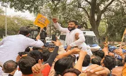 मनीष सिसोदिया की रिहाई को लेकर आप का प्रदर्शन मनीष सिसोदिया की रिहाई को लेकर आप का प्रदर्शन