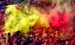 सोशल मीडिया पर वीडियो वायरल- होली पर बने हिंदु निशाना सोशल मीडिया पर वीडियो वायरल- होली पर बने हिंदु निशाना