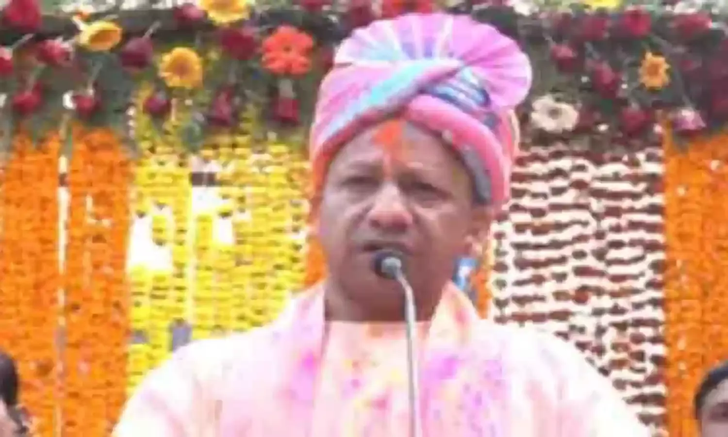 चुनौतियों से जूझ कर एक दूसरे का संबल बनना हमारी विशेषता- CM योगी