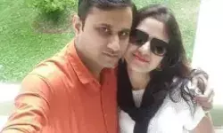 बाथरूम में नहाने गये कपल नहीं आये वापस- पड़े मिले शव