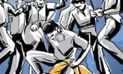 प्रेमिका से मौजमस्ती के चक्कर में शरीर पर झेली ग्रामीणों की मार फिर... प्रेमिका से मौजमस्ती के चक्कर में शरीर पर झेली ग्रामीणों की मार फिर...