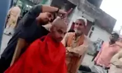 बेटी ने रचाया प्रेम विवाह- पिता ने मुंडवाया सिर और कर दिया बेटी का.. बेटी ने रचाया प्रेम विवाह- पिता ने मुंडवाया सिर और कर दिया बेटी का..