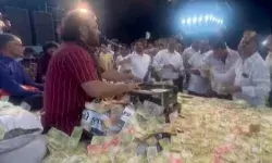 गुजरात के वलसाड में हुई 10 20 50 100 एवं 500 के नोटों की बारिश