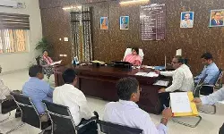 गंगा एक्सप्रेसवे निर्माण की बाधाओं को लेकर डीएम ने किया मंथन गंगा एक्सप्रेसवे निर्माण की बाधाओं को लेकर डीएम ने किया मंथन