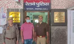 ट्रेन में सोती महिला के सिर पर किया पेशाब- नशे में टल्ली टीटी गिरफ्तार ट्रेन में सोती महिला के सिर पर किया पेशाब- नशे में टल्ली टीटी गिरफ्तार