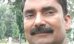 सूर्य नमस्कार करते समय जमीन पर गिरे शिक्षक- निकला खून और चली गई.. सूर्य नमस्कार करते समय जमीन पर गिरे शिक्षक- निकला खून और चली गई..