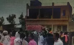 अचानक गिरी कोल्ड स्टोरेज की छत, दर्जनों किसान-मजदूर दबे अचानक गिरी कोल्ड स्टोरेज की छत, दर्जनों किसान-मजदूर दबे