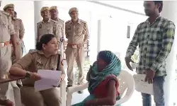 कप्तान ऑफिस से आई बाहर- महिला ने रोकर सुनाया अपना दुखड़ा- देखें वीडियो