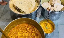 भंडारे का खाना खाने से हुए 65 लोग बीमार- हॉस्पिटल में एडमिट भंडारे का खाना खाने से हुए 65 लोग बीमार- हॉस्पिटल में एडमिट