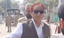 पत्नि और बेटे के साथ पेशी पर पहुंचे आजम खान- हुई 4 मामलों में सुनवाई पत्नि और बेटे के साथ पेशी पर पहुंचे आजम खान- हुई 4 मामलों में सुनवाई