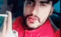 पुलिस कस्टड़ी में आरोपी ने बनाई रील- हाथ में हथकड़ी और पी रहा सिगरेट पुलिस कस्टड़ी में आरोपी ने बनाई रील- हाथ में हथकड़ी और पी रहा सिगरेट