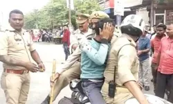 पुलिस की बाइक से कूदकर भागा आरोपी-बाइक छोड पीछे दौड़ा सिपाही पुलिस की बाइक से कूदकर भागा आरोपी-बाइक छोड पीछे दौड़ा सिपाही