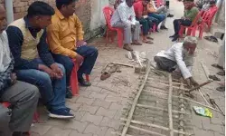 निकाली हिदुत्व की हवा- दलित महिला की अर्थी बनाने से बढ़ई का इंकार निकाली हिदुत्व की हवा- दलित महिला की अर्थी बनाने से बढ़ई का इंकार