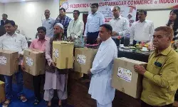 अफसरों ने बांटी ODOP लाभार्थियेां को टूलकिट - गुड को मिलेगा प्रमोशन