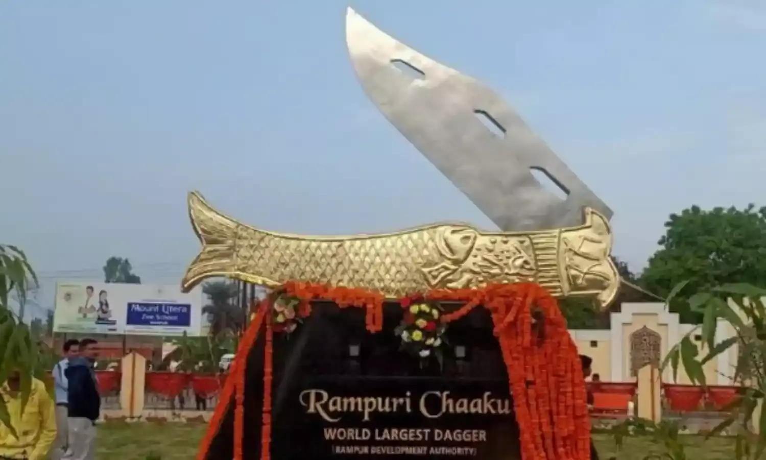 बरेली में झुमके के जवाब में रामपुर में दुनिया का सबसे बड़ा चाकू