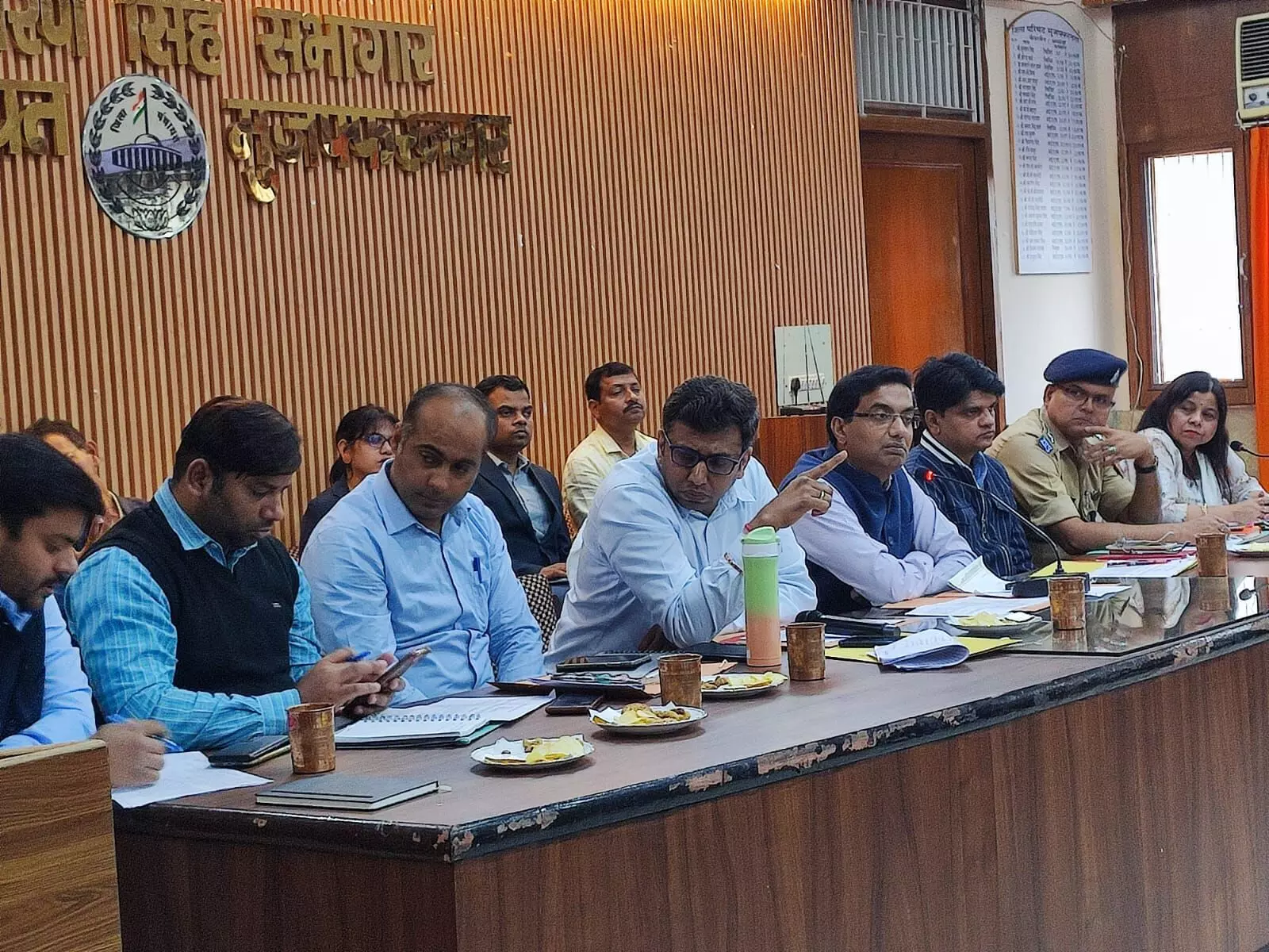 शासन की मन्शानुसार उद्योग बन्धुओ की शिकायतो का निस्तारण तत्काल किया जाये- मण्डलायुक्त शासन की मन्शानुसार उद्योग बन्धुओ की शिकायतो का निस्तारण तत्काल किया जाये- मण्डलायुक्त