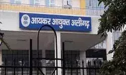 मीट कारोबारी की फैक्ट्री पर आयकर विभाग का छापा- खंगाले जा रहे..