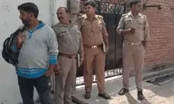 ब्वॉयफ्रेंड से बात करते देख आगबबूला हुए बाप ने घोट दिया बेटी का.. ब्वॉयफ्रेंड से बात करते देख आगबबूला हुए बाप ने घोट दिया बेटी का..