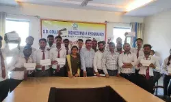 इंजीनियरिंग कॉलेज में डिप्लोमा कोर्स के 54 स्टूडेंट को मिला टैबलेट इंजीनियरिंग कॉलेज में डिप्लोमा कोर्स के 54 स्टूडेंट को मिला टैबलेट