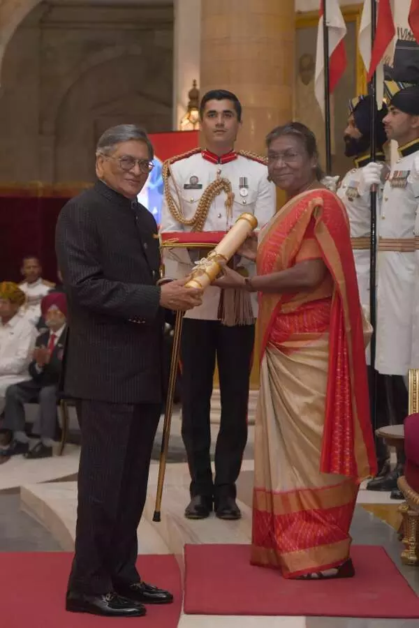 राष्ट्रपति मुर्मू ने 54 हस्तियों को पद्म पुरस्कार से किया सम्मानित