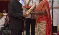 राष्ट्रपति मुर्मू ने 54 हस्तियों को पद्म पुरस्कार से किया सम्मानित राष्ट्रपति मुर्मू ने 54 हस्तियों को पद्म पुरस्कार से किया सम्मानित