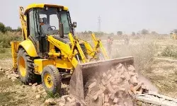 माफिया अतीक के साढू के प्लाट पर योगी का बुलडोजर- पुलिस सुरक्षा में.. माफिया अतीक के साढू के प्लाट पर योगी का बुलडोजर- पुलिस सुरक्षा में..