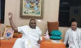 करौली आश्रम- 50 कर्मचारियों द्वारा गिना गया चढ़ावे का पैसा जाता है....
