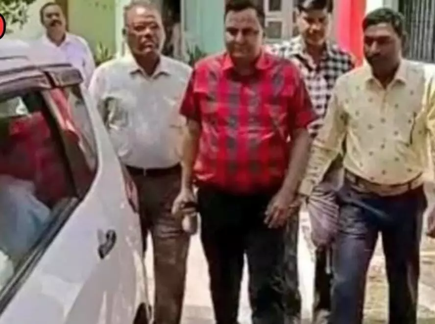 उजागर हुआ रेलवे का भ्रष्टाचार- डीएमई रिश्वत लेते किया गिरफ्तार