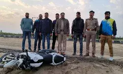 महिला से चेन लूटकर भागे दो बदमाश एनकाउंटर में हुए लंगडे महिला से चेन लूटकर भागे दो बदमाश एनकाउंटर में हुए लंगडे