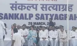 कांग्रेस का सत्याग्रह शुरू- गांधी प्रतिमाओं के सामने प्रदर्शन कांग्रेस का सत्याग्रह शुरू- गांधी प्रतिमाओं के सामने प्रदर्शन