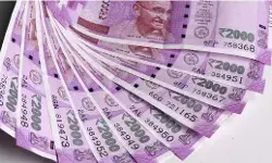 गजब- UP बोर्ड की उत्तर पुस्तिकाओं में मिल रहे गुरुजी को मिठाई के पैसे गजब- UP बोर्ड की उत्तर पुस्तिकाओं में मिल रहे गुरुजी को मिठाई के पैसे