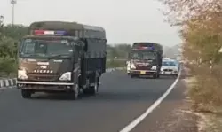 गाय से टकराई माफिया अतीक की वेन-गाय की हुई मौत- वेन पलटने से..