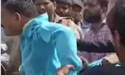 बीजेपी नेता के महिलाओं ने फाडे कपड़े-दौड़ा दौड़ा कर की ठुकाई-मौके से.. बीजेपी नेता के महिलाओं ने फाडे कपड़े-दौड़ा दौड़ा कर की ठुकाई-मौके से..